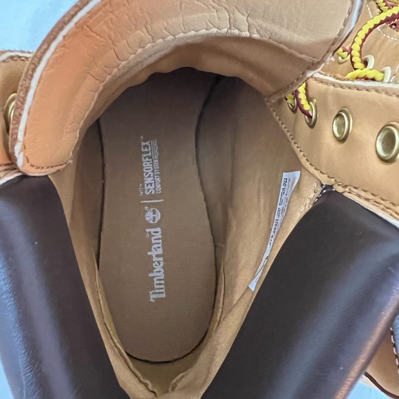 Women’s Timberlands Size 7 - Picture 6 of 16